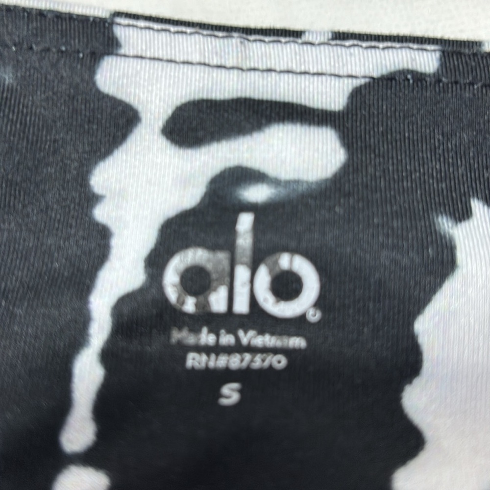 Alo Capris - image 3